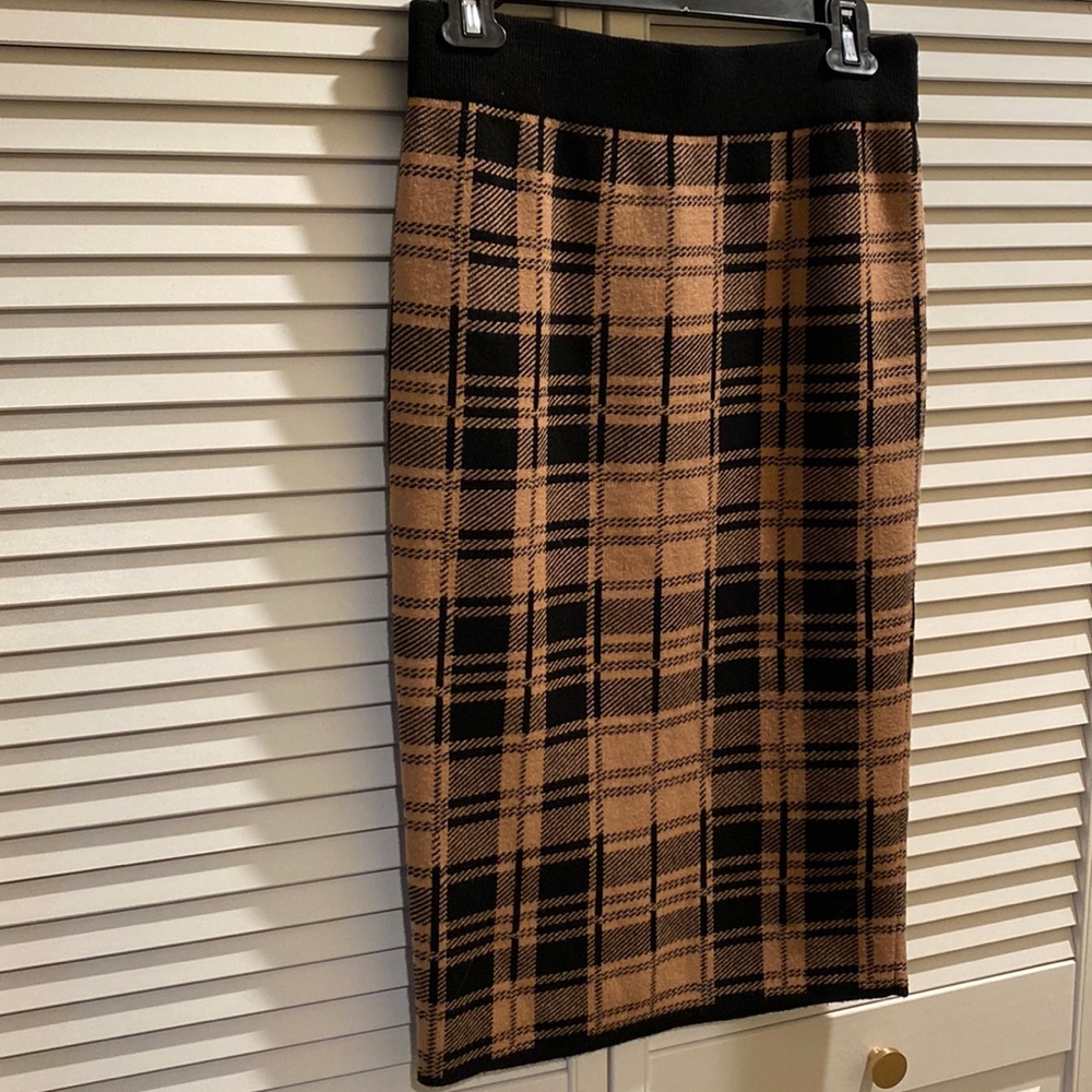 Vince Camuto XS skirt